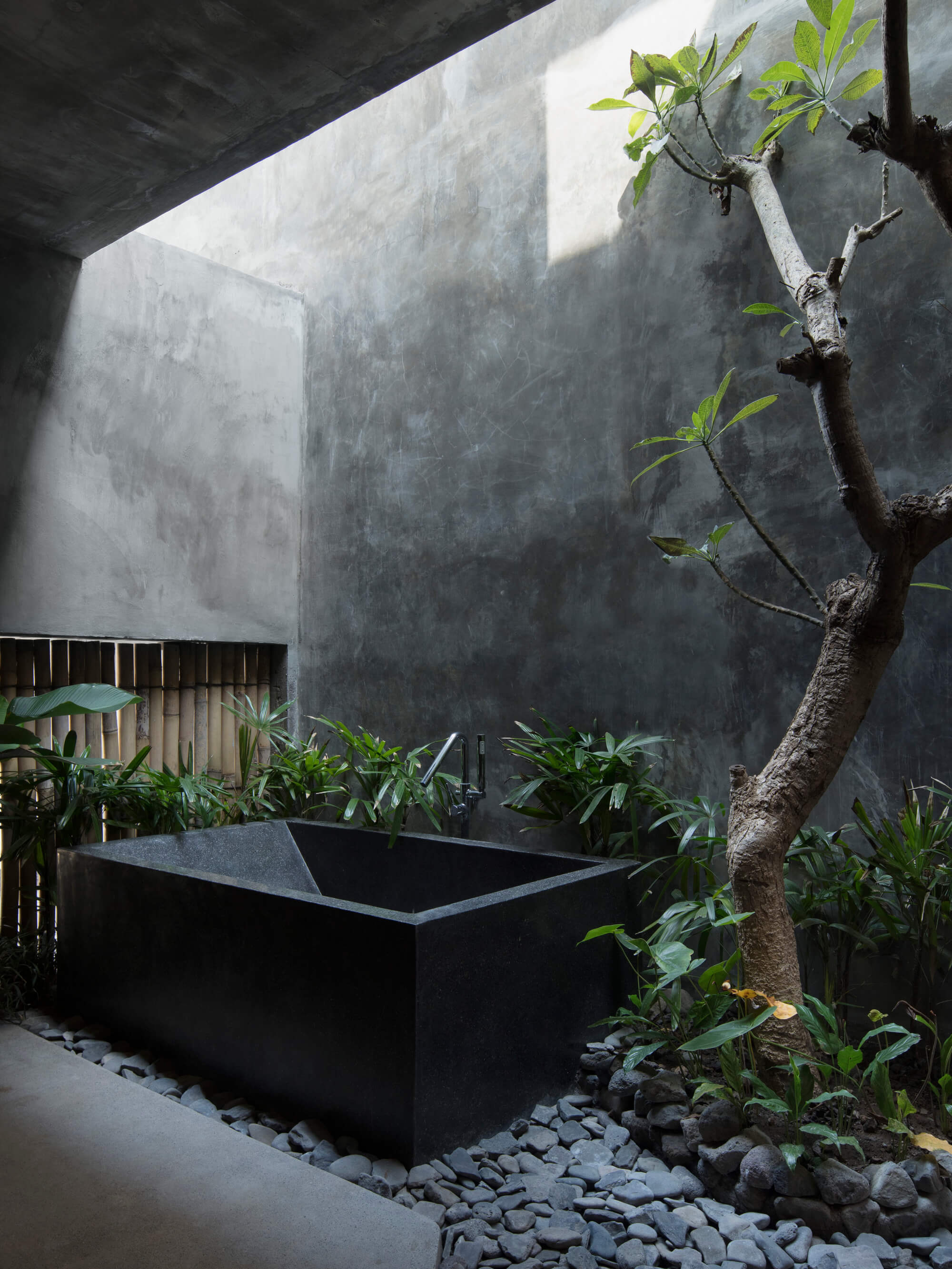 The Tiing Hotel / Nic Brunsdon + MANGUNING